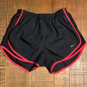 Women’s Nike Tempo running shorts (medium)